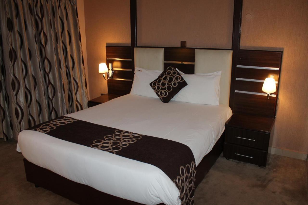 แอร์พอร์ต แลนดิ้ง โฮเต็ล Hotel ไนโรบี ภายนอก รูปภาพ