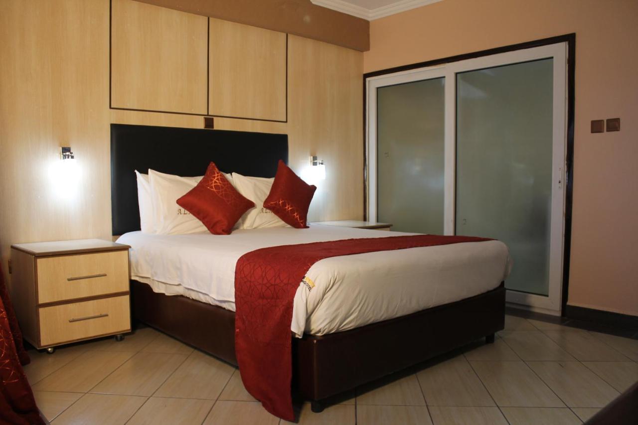 แอร์พอร์ต แลนดิ้ง โฮเต็ล Hotel ไนโรบี ภายนอก รูปภาพ