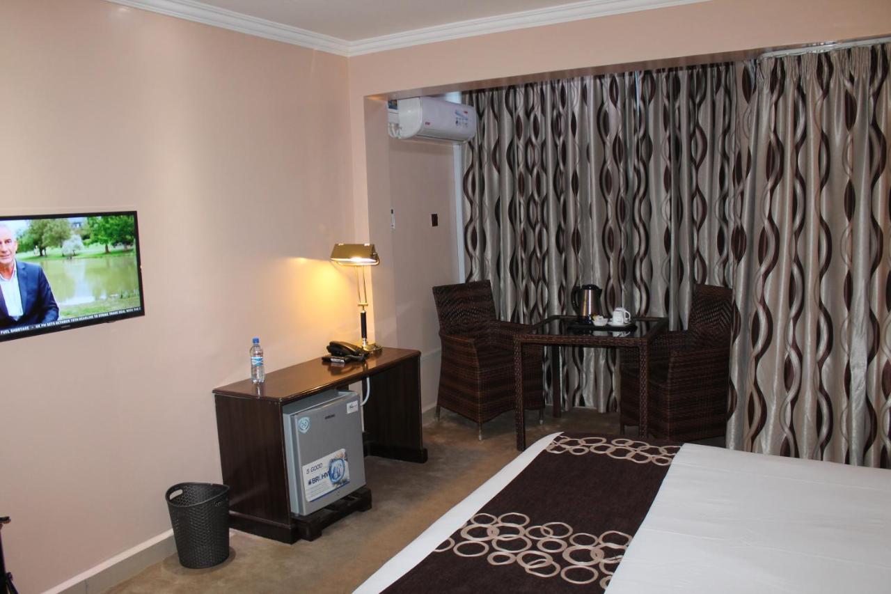 แอร์พอร์ต แลนดิ้ง โฮเต็ล Hotel ไนโรบี ภายนอก รูปภาพ